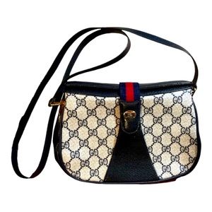 Beautiful Like New Gucci Crossbody Purse